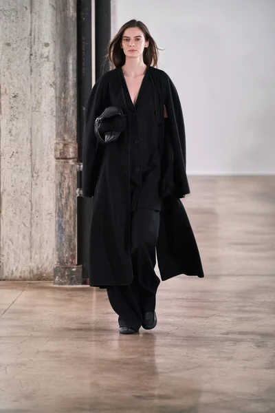 Look 18